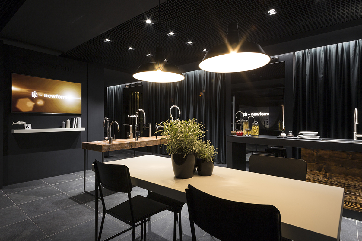 Showroom Newform cucina tavolo