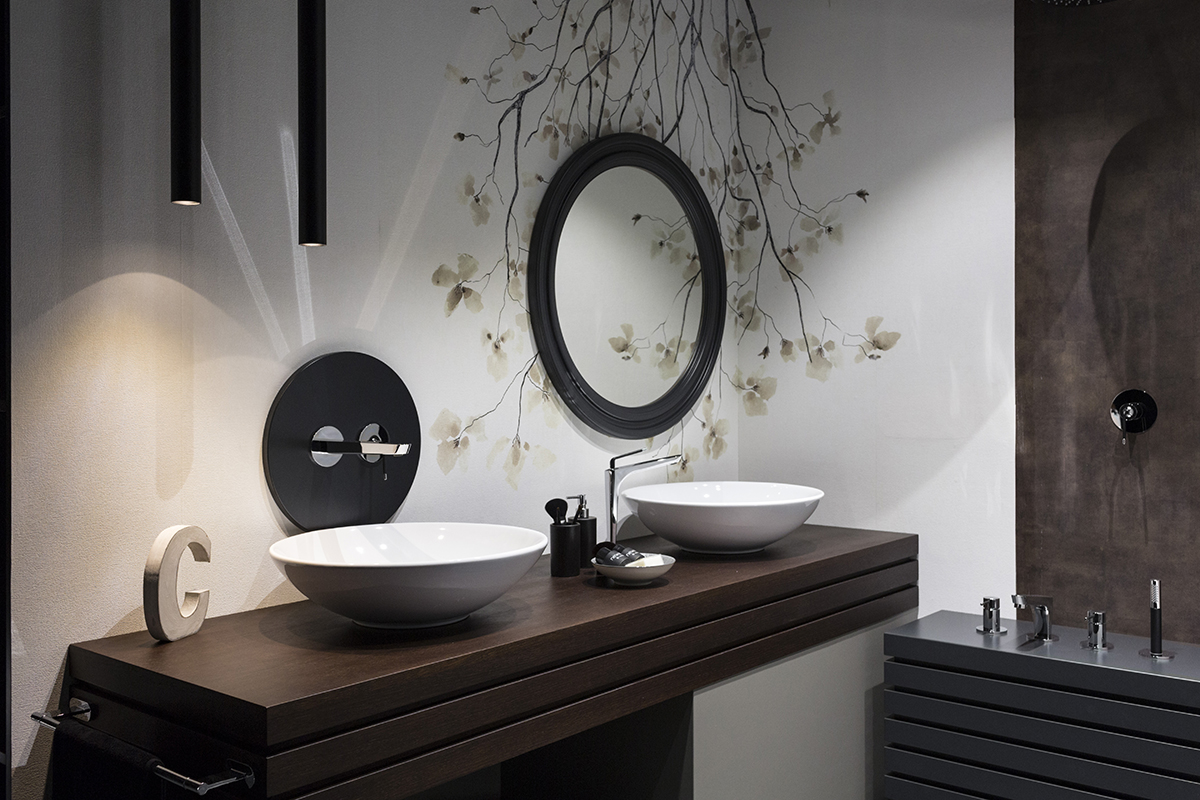 Showroom Newform bagno con specchio